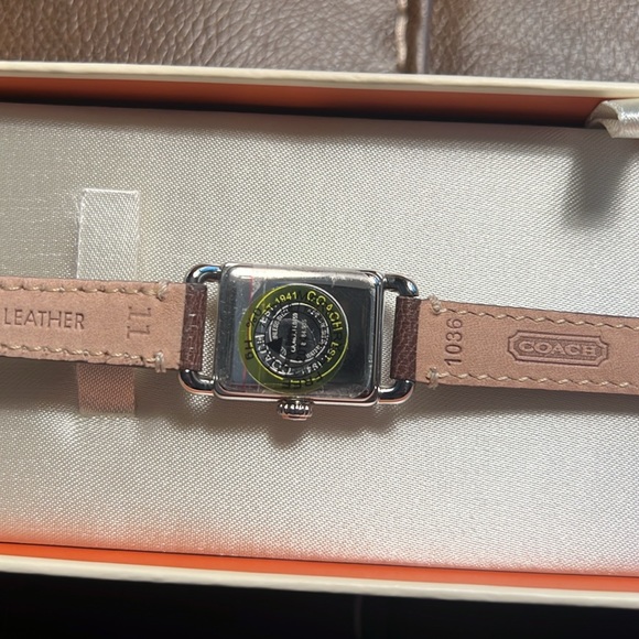 Coach watch with leather band - Picture 9 of 15
